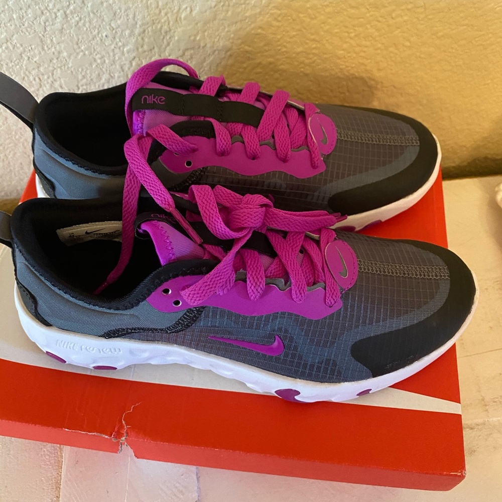 Nike Renew lucent shoes size 4y girls brand new